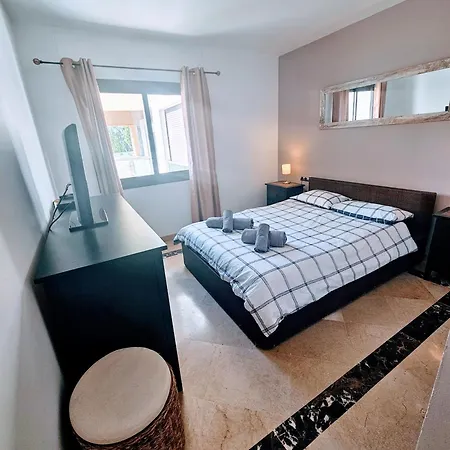 公寓 Puerto De La Duquesa, Beachfront Sea Views 500m To And Duquesa Marina *