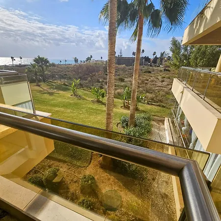 Apartment Marina Castillo, Beachfront Sea Views 500m To And Duquesa Marina Manilva