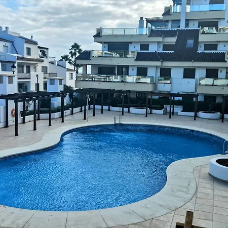 Marina Castillo, Beachfront Sea Views 500m To And Duquesa Marina Apartment *