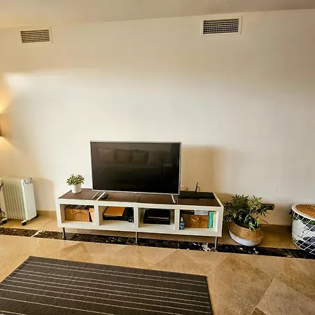 Marina Castillo, Beachfront Sea Views 500m To And Duquesa Marina Apartment *