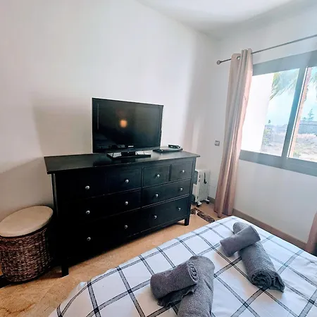 Apartment Marina Castillo, Beachfront Sea Views 500m To And Duquesa Marina *