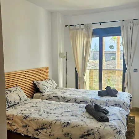 Marina Castillo, Beachfront Sea Views 500m To And Duquesa Marina
