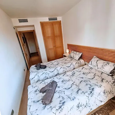 Apartment Marina Castillo, Beachfront Sea Views 500m To And Duquesa Marina Manilva