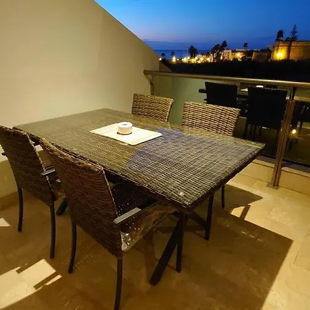 Apartment Marina Castillo, Beachfront Sea Views 500m To And Duquesa Marina