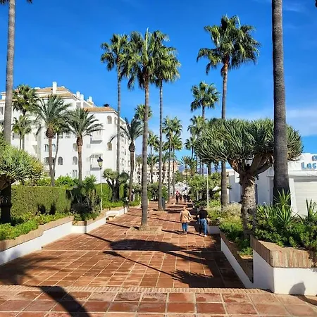 Apartment Marina Castillo, Beachfront Sea Views 500m To And Duquesa Marina *