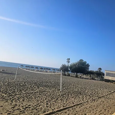 Apartment Marina Castillo, Beachfront Sea Views 500m To And Duquesa Marina *