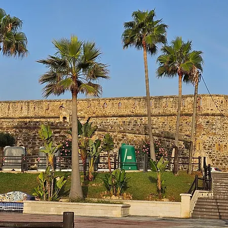 Marina Castillo, Beachfront Sea Views 500m To And Duquesa Marina Apartment